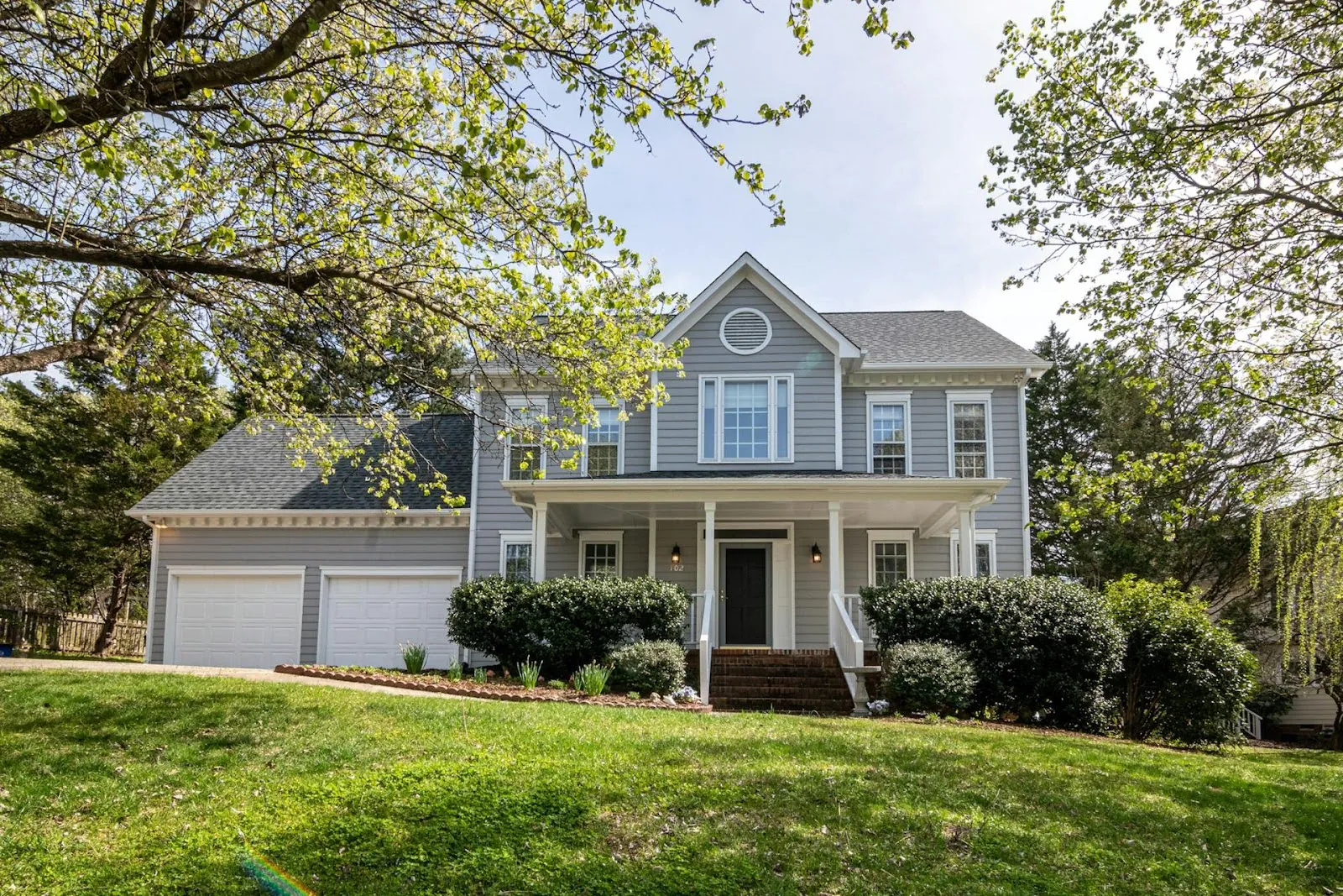 A house in Utah with a tidy lawn - ready for selling.